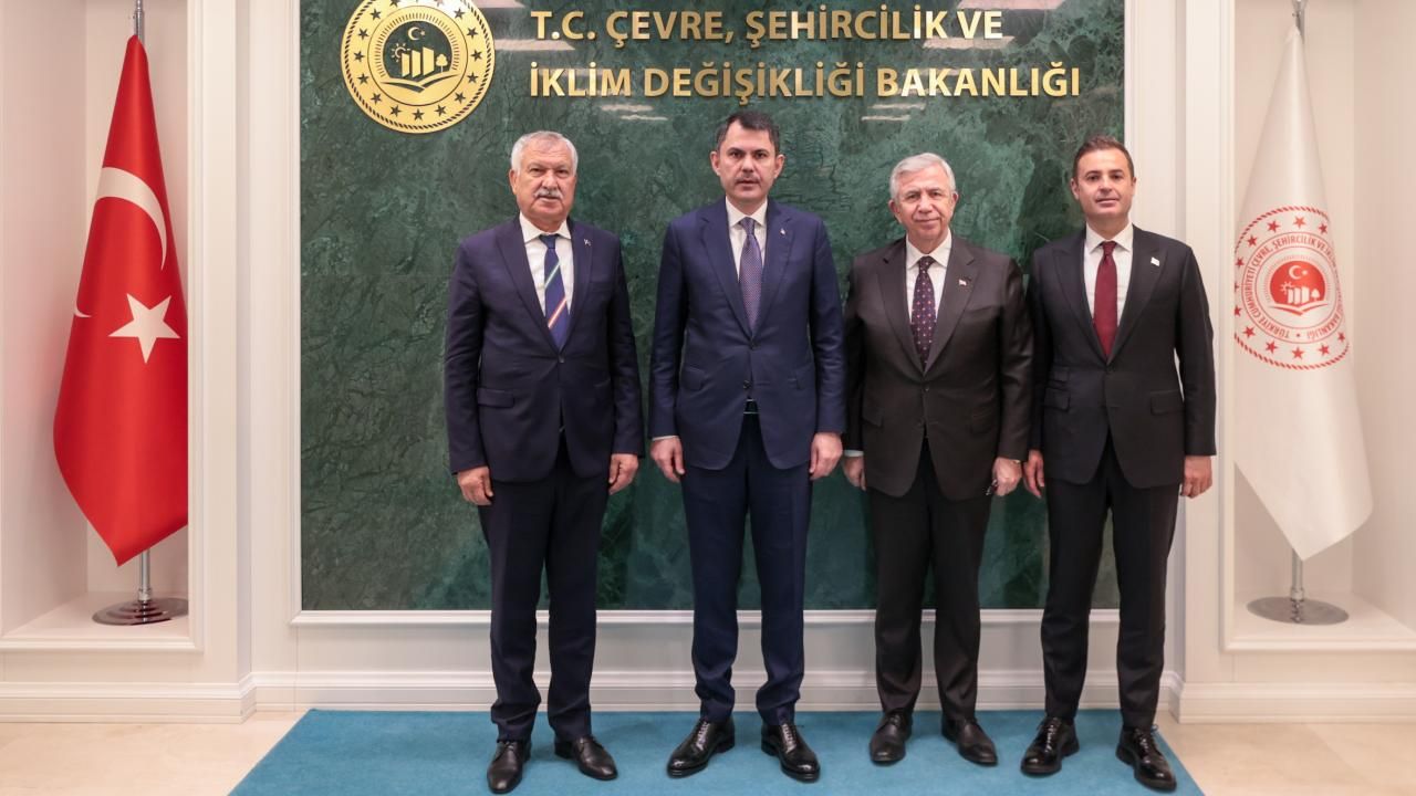 Bakan Kurum Adana, Ankara ve Balıkesir büyükşehir belediye başkanlarıyla görüştü